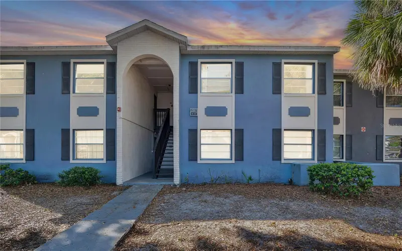 2507 N Alafaya Trl #10, FL