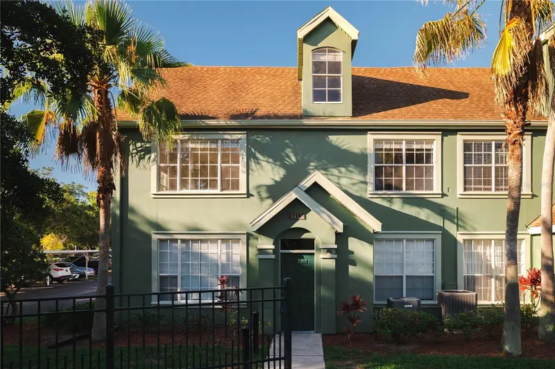 9412 Lake Chase Island Way #9412, FL