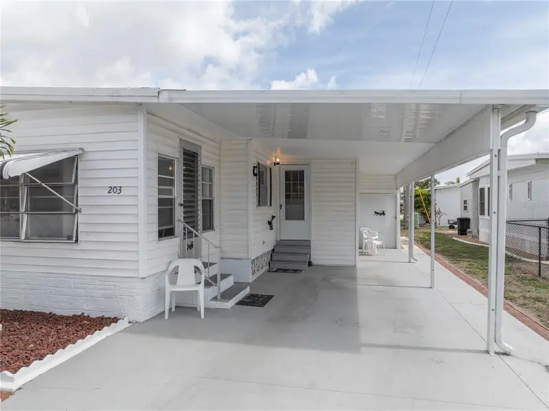 203 Harvest Ln, FL