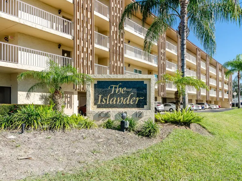 105 Island Way #143, FL