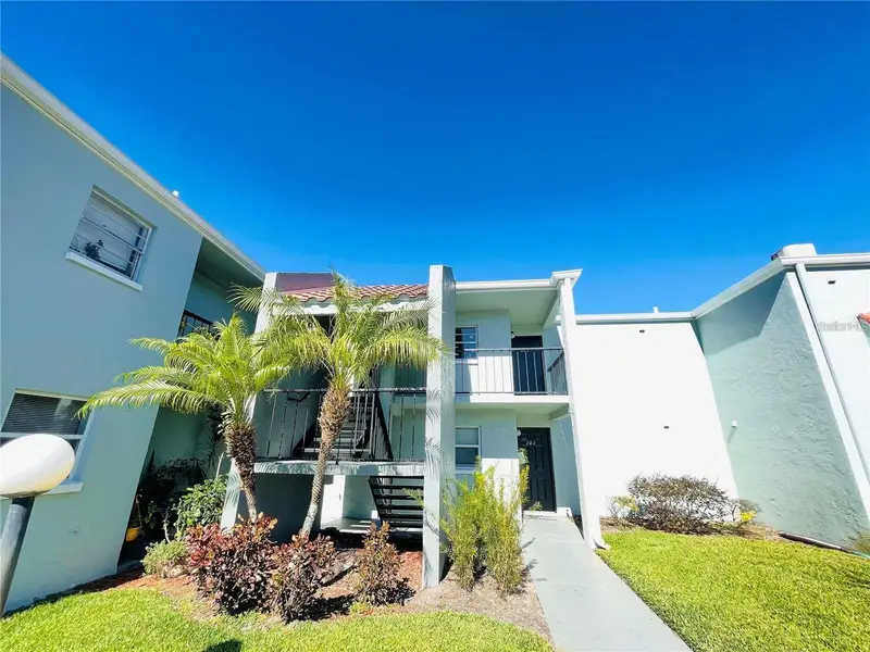 2850 Somerset Park Dr #201, FL