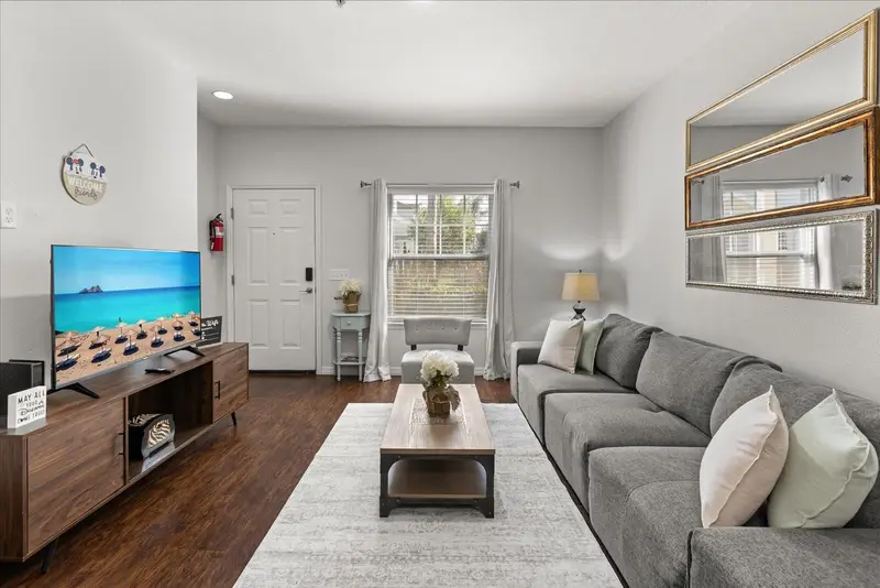 5356 Diplomat Ct #107, FL
