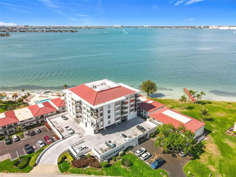 6211 Sun Blvd #211, FL