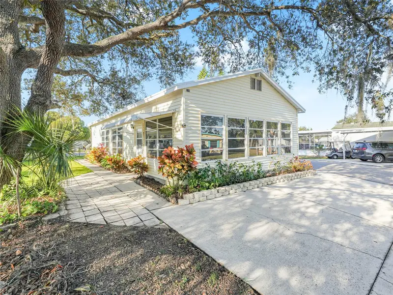 27 Saddlebag Trl S, FL