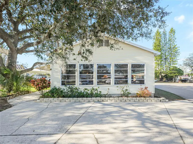 27 Saddlebag Trl S, FL