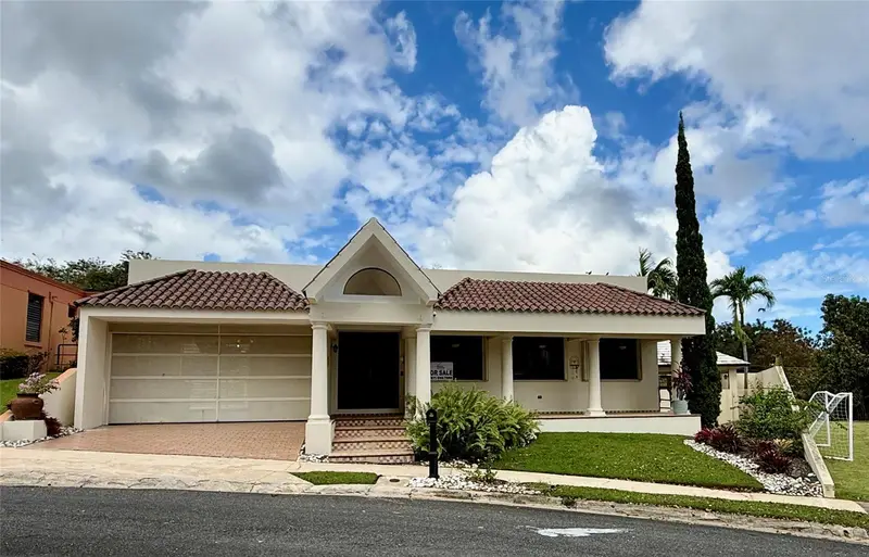 Bf16 65 Hills Mansions, PR