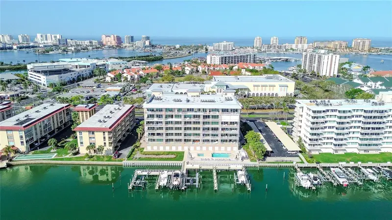 125 Island Way #503, FL