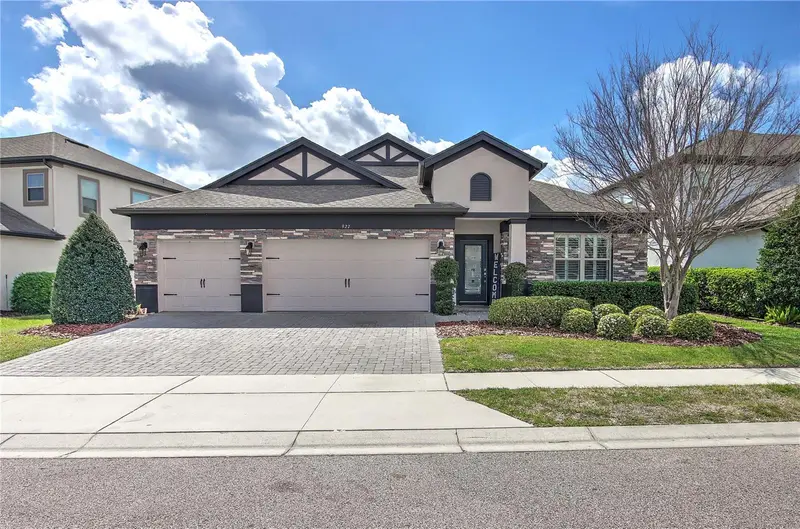 927 Sherbourne Cir, FL