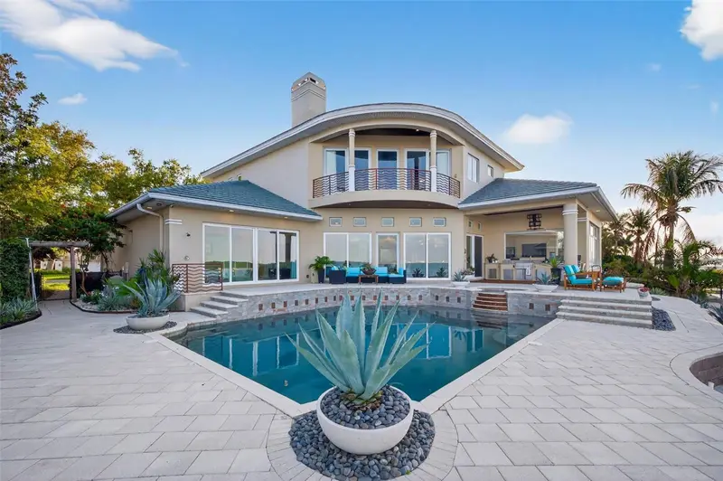 2279 Mermaid Pt Ne, FL