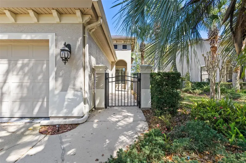 10 River Point Dr, FL