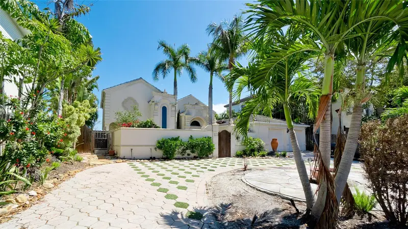8213 Midnight Pass Rd, FL