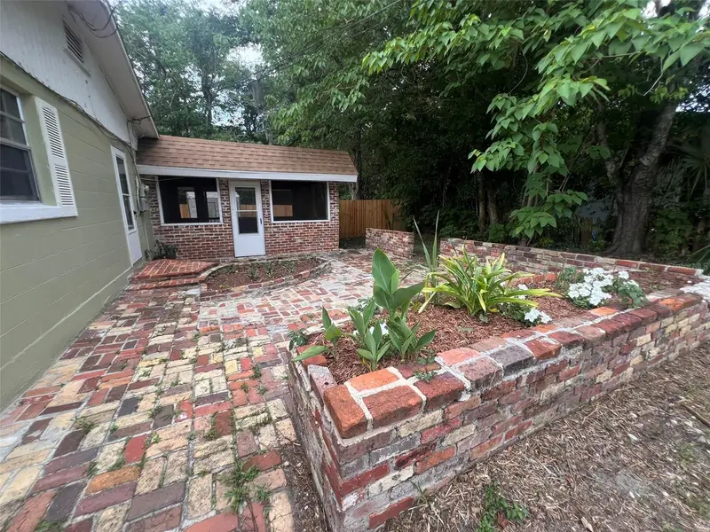 1204 Ne 32nd Pl, FL