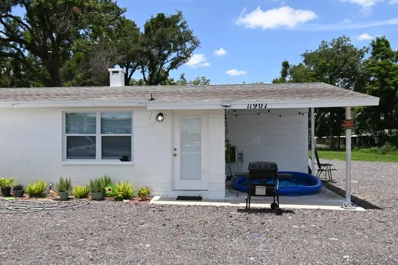 11907 Frontage Rd, FL