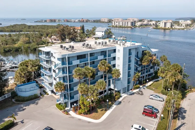 4823 Ebbtide Lane Unit #104 #104, FL