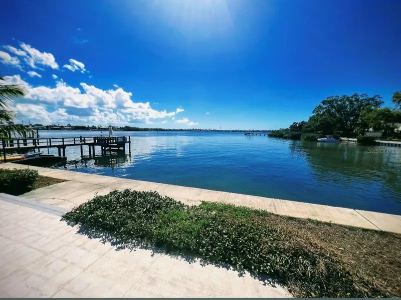 2431 Sunrise Dr Se, FL