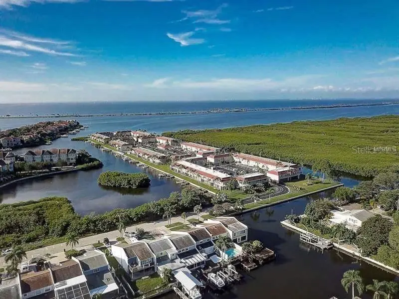 8822 Bay Pointe Dr #104, FL