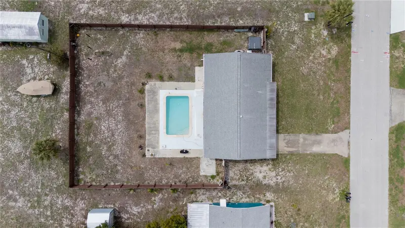 821 Silver Springs Ter Nw, FL