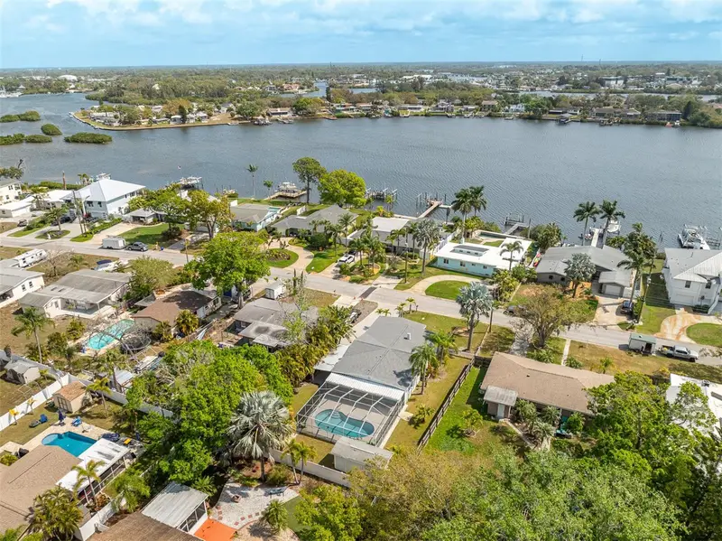 711 Bayshore Dr, FL