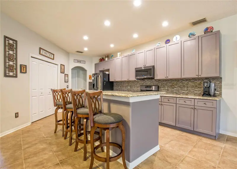 1422 Tawnyberry Ct, FL