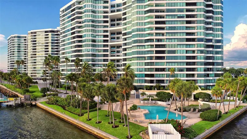 888 Blvd Of The Arts #505, FL