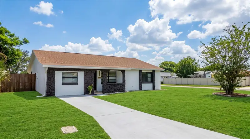 107 Iguala Dr, FL