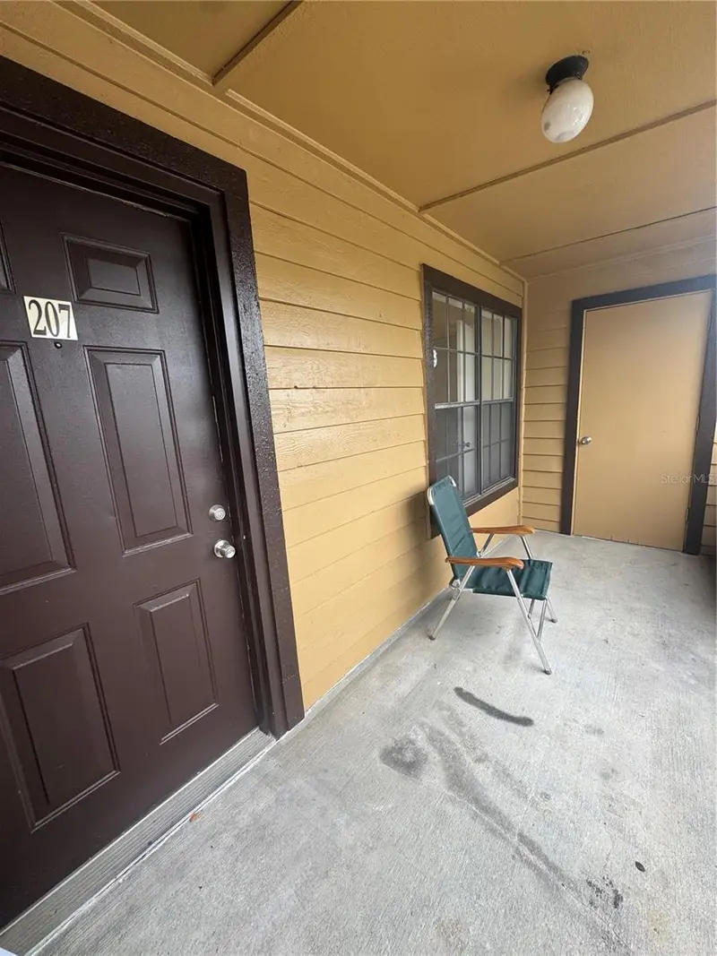320 Black Oak Ct #207, FL