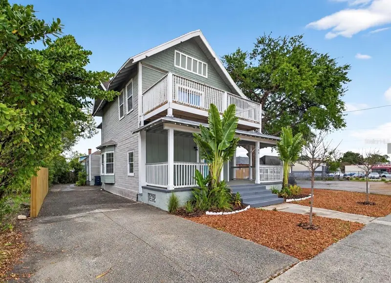 105 W Columbus Dr, FL