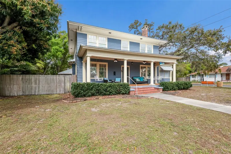 904 W 22nd St W, FL