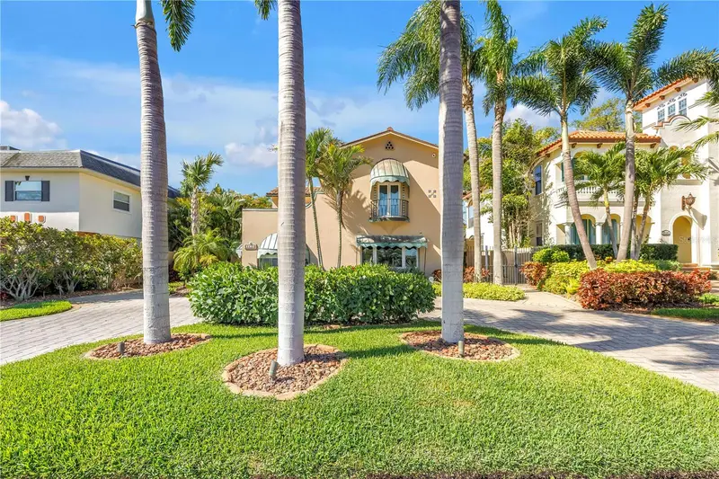 2410 Coffee Pot Blvd Ne, FL