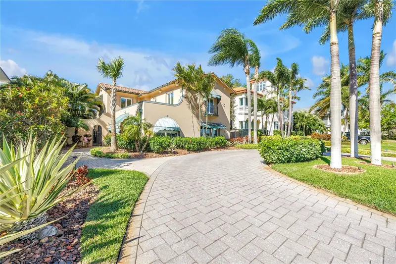 2410 Coffee Pot Blvd Ne, FL