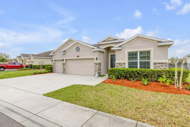 637 Bluehearts Trl, FL