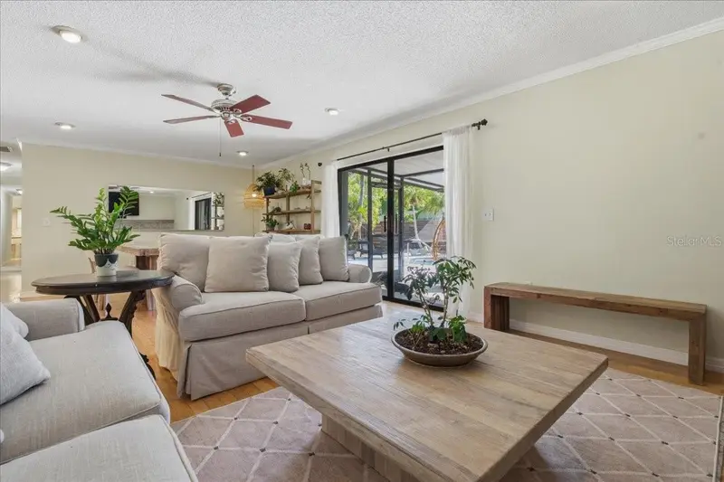 1467 Georgetowne Dr, FL