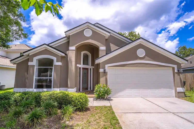 608 Lake Claire Ct, FL