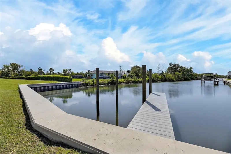 914 Signet Dr, FL