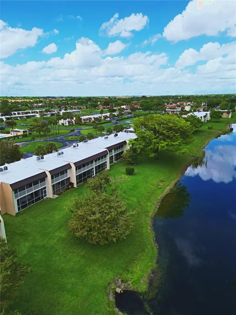 140 Lake Meryl Dr #233, FL