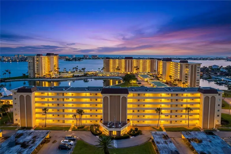 4650 Cove Cir #209, FL