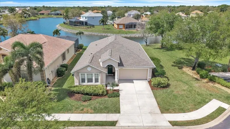 24483 Lakeside Mnr, FL