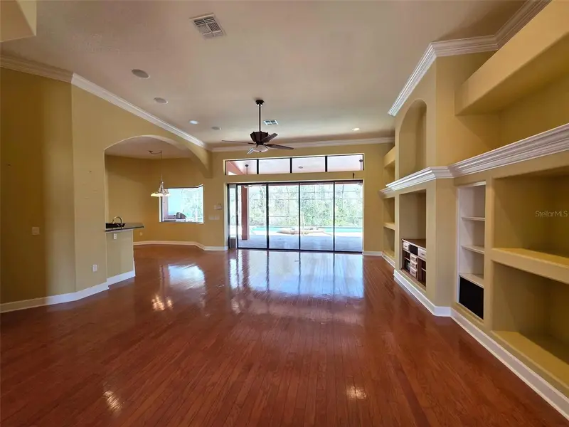 8421 Charleston Dr, FL