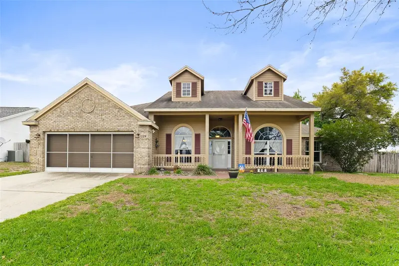 124 Country Lakes Cir, FL
