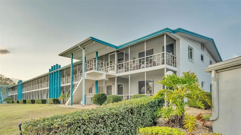 1600 W Lake Parker Dr #B9, FL