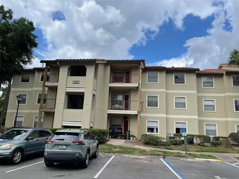 3016 Parkway Blvd #303, FL