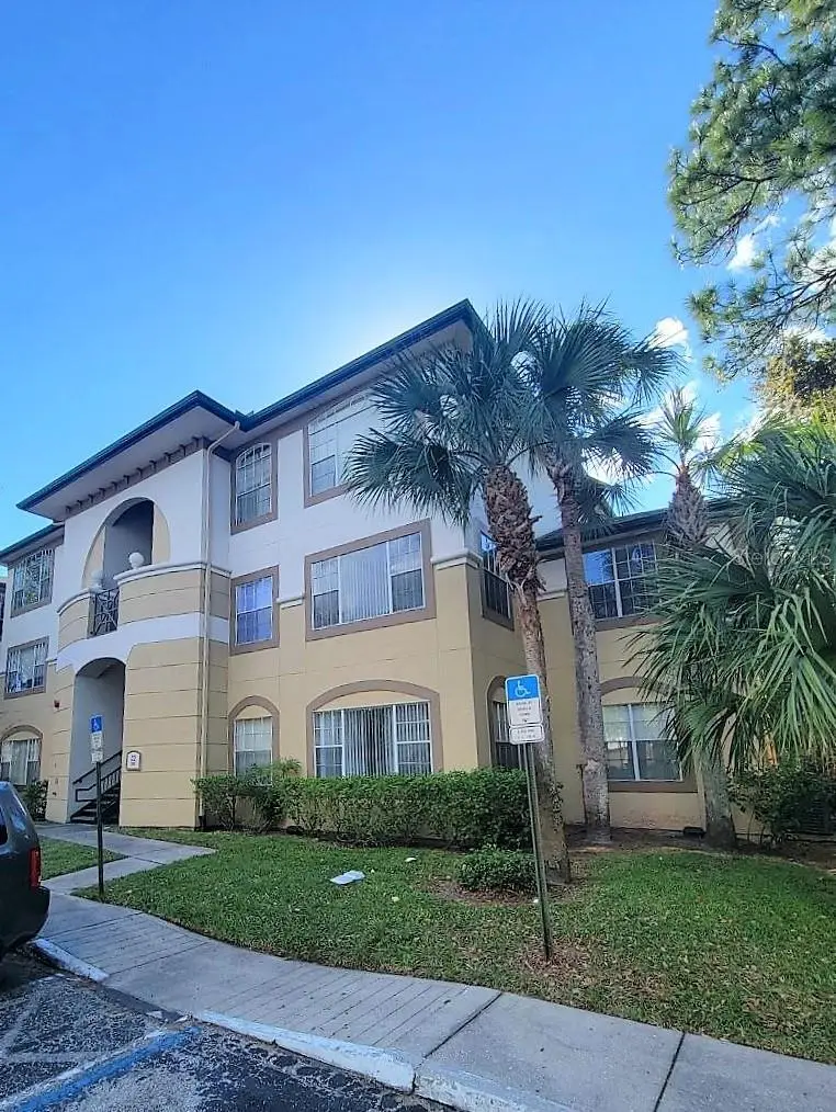 17110 Carrington Park Dr #826, FL