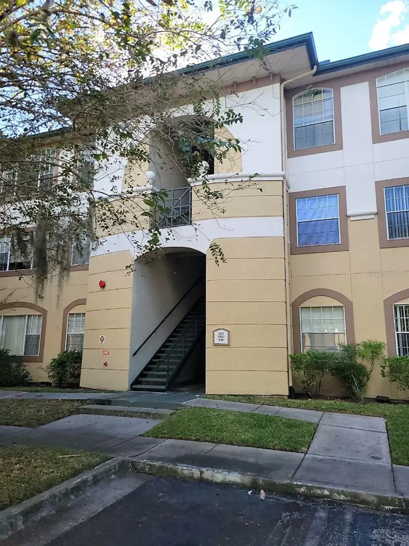17110 Carrington Park Dr #826, FL