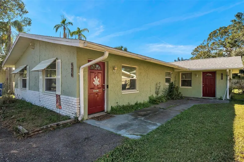 926 Lake Palms Dr, FL