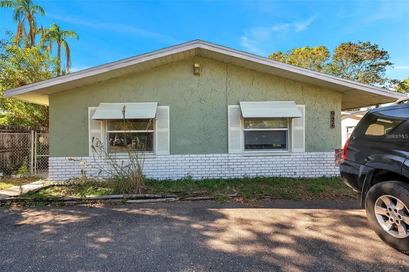 926 Lake Palms Dr, FL