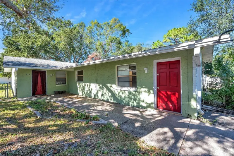 914 Lake Palms Dr, FL