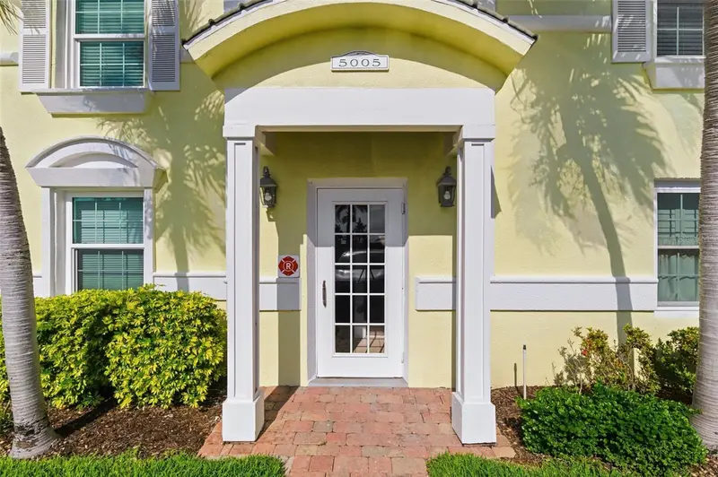 5005 Coquina Key Dr Se #E, FL
