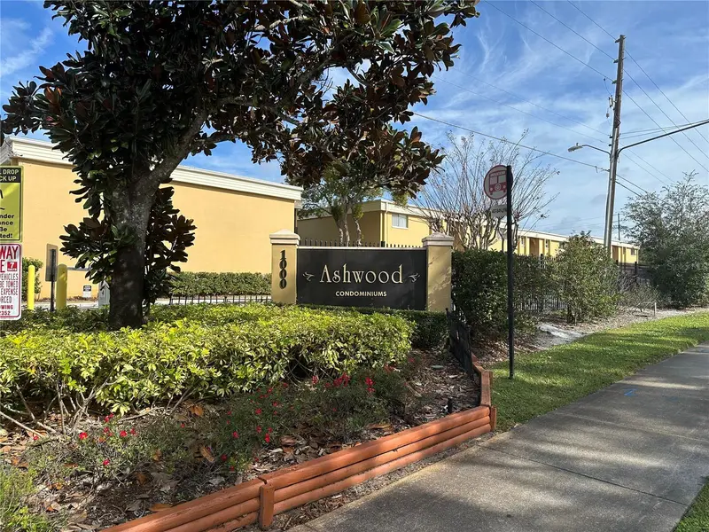 1000 Lake Of The Woods Blvd #204e, FL