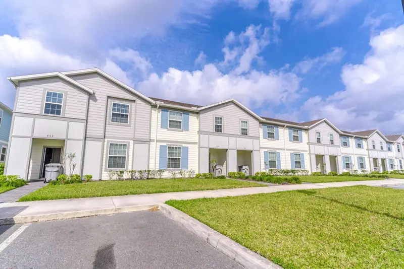 886 Paradise Dr, FL