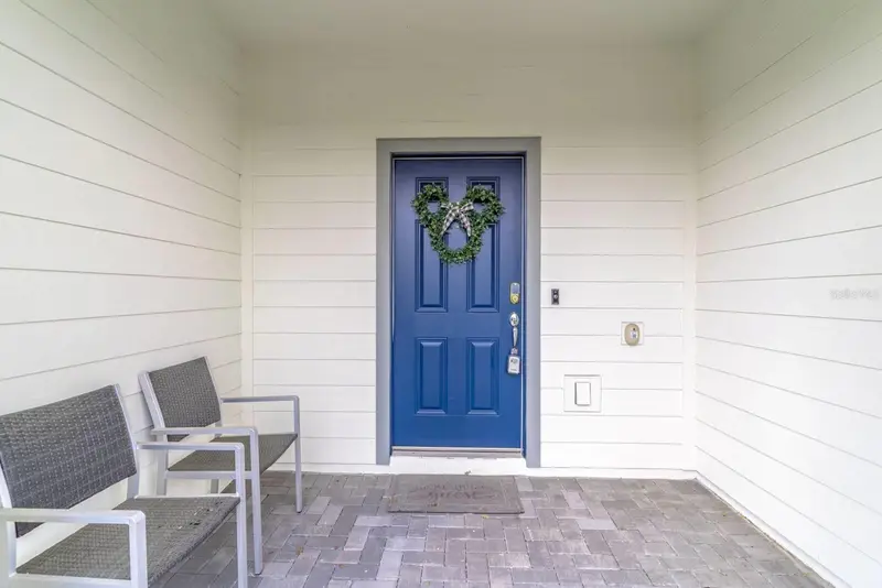 886 Paradise Dr, FL